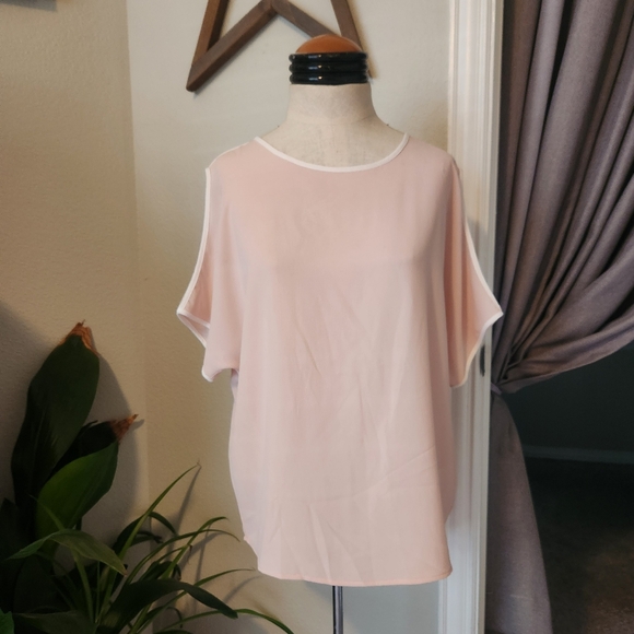 Vince Camuto Blouse ๐ - Picture 1 of 9